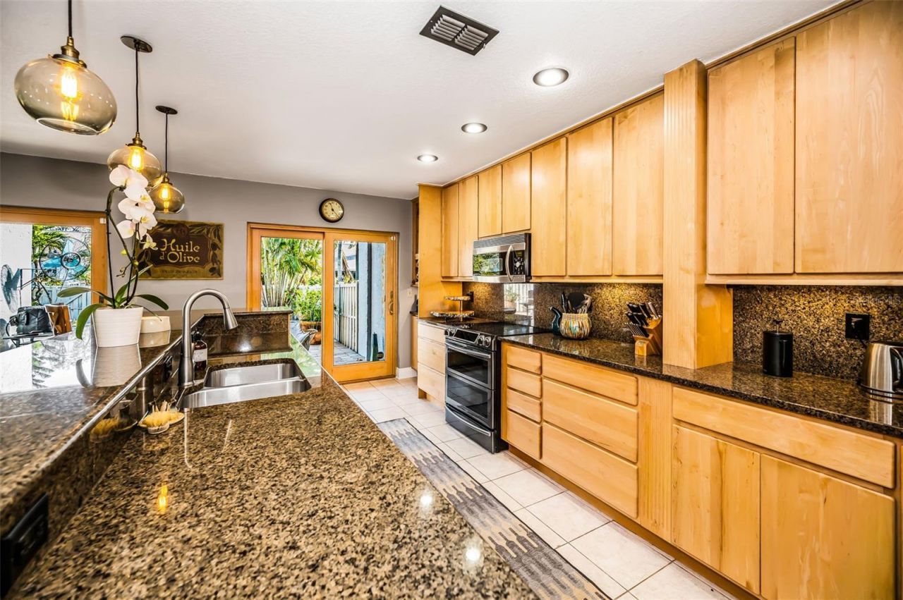 990 San Carlos Court Ne, Saint Petersburg, FL 33702 Photo