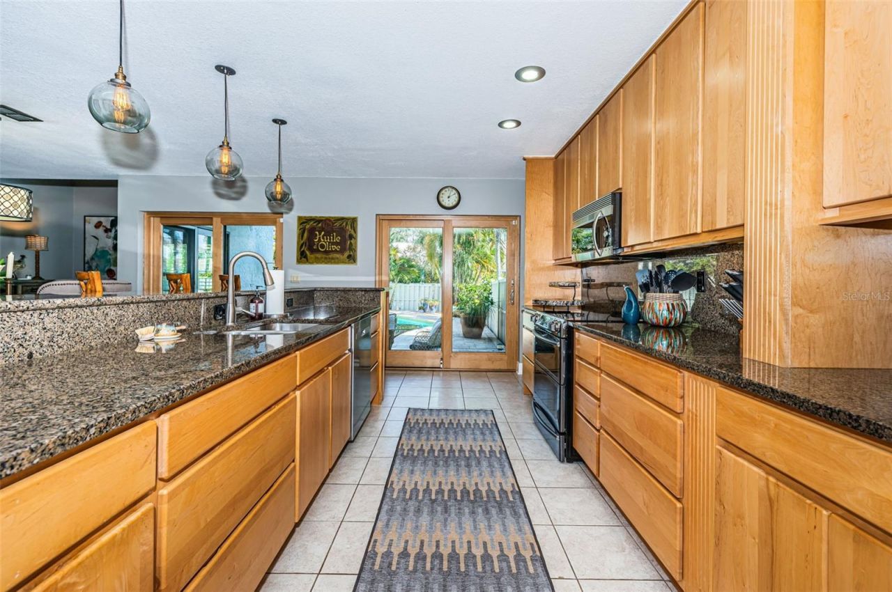 990 San Carlos Court Ne, Saint Petersburg, FL 33702 Photo