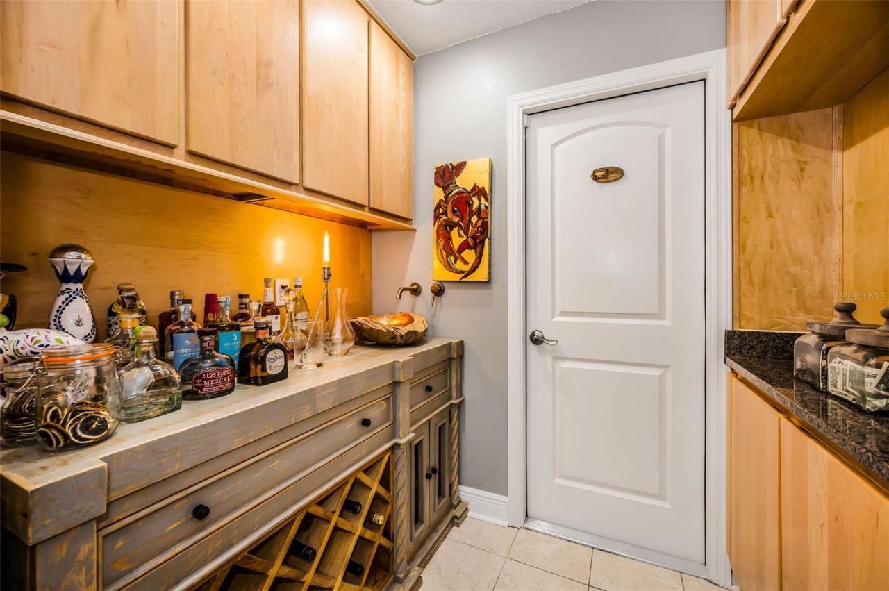 990 San Carlos Court Ne, Saint Petersburg, FL 33702 Photo