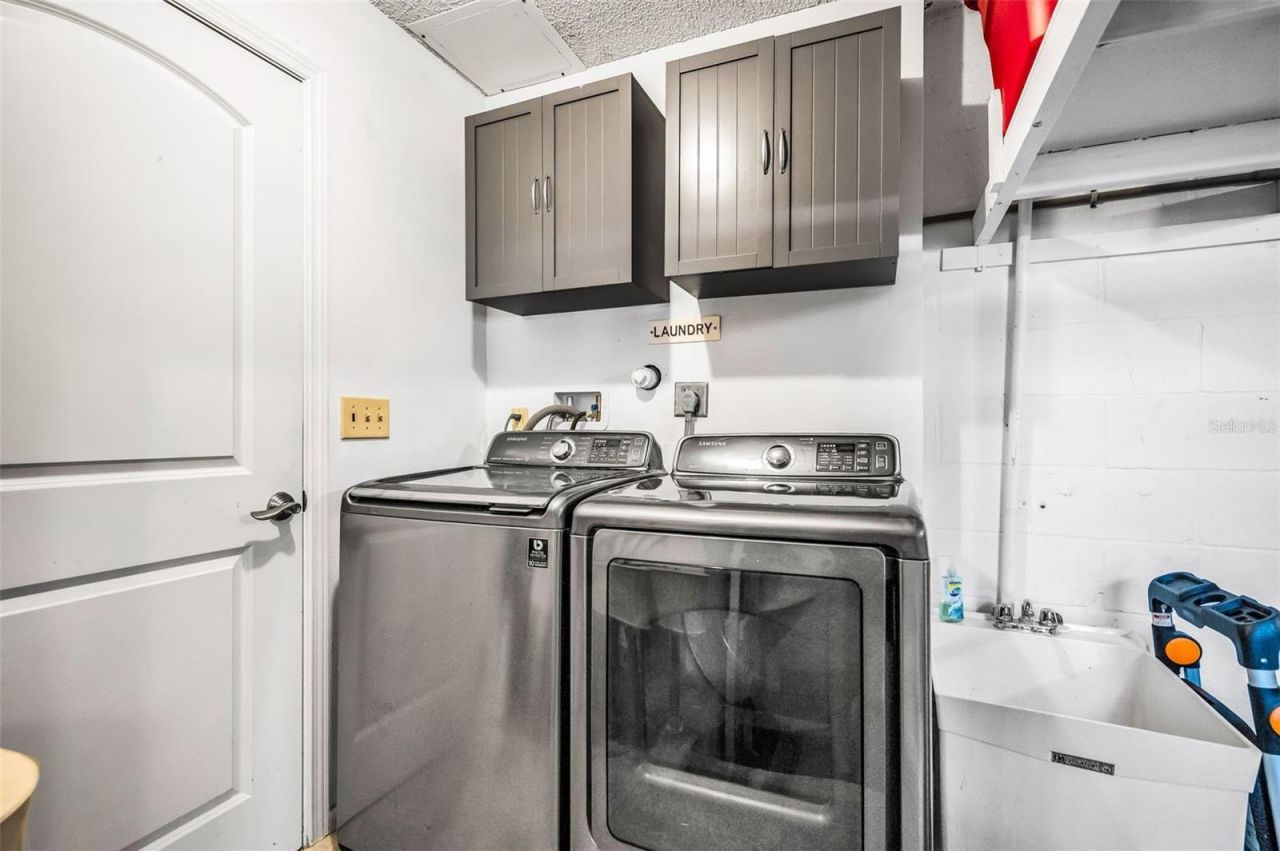 990 San Carlos Court Ne, Saint Petersburg, FL 33702 Photo