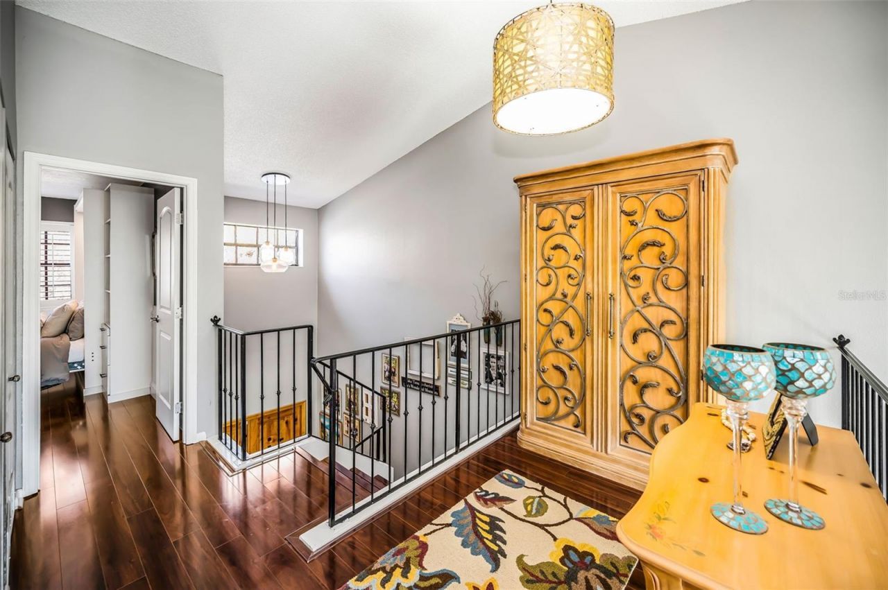 990 San Carlos Court Ne, Saint Petersburg, FL 33702 Photo