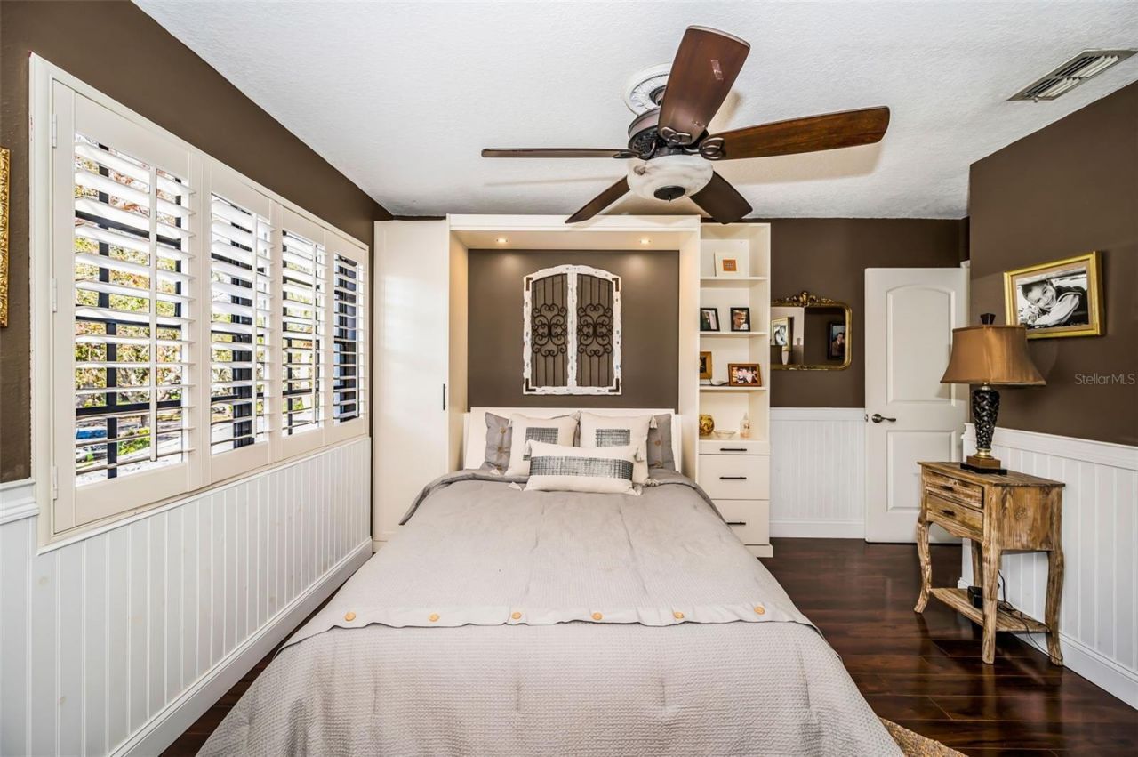 990 San Carlos Court Ne, Saint Petersburg, FL 33702 Photo