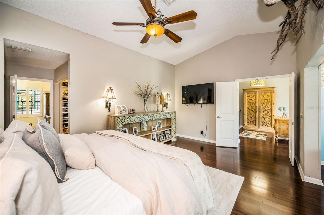 990 San Carlos Court Ne, Saint Petersburg, FL 33702 Photo