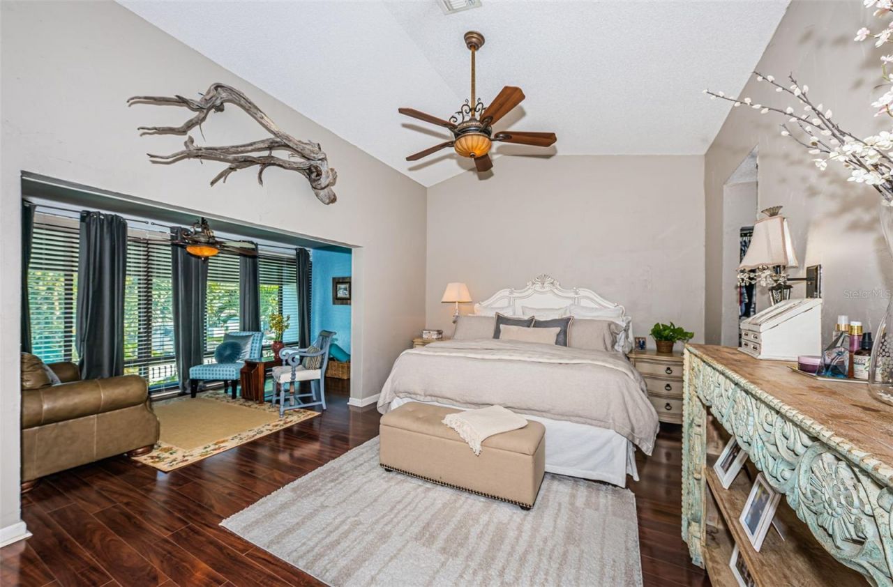 990 San Carlos Court Ne, Saint Petersburg, FL 33702 Photo