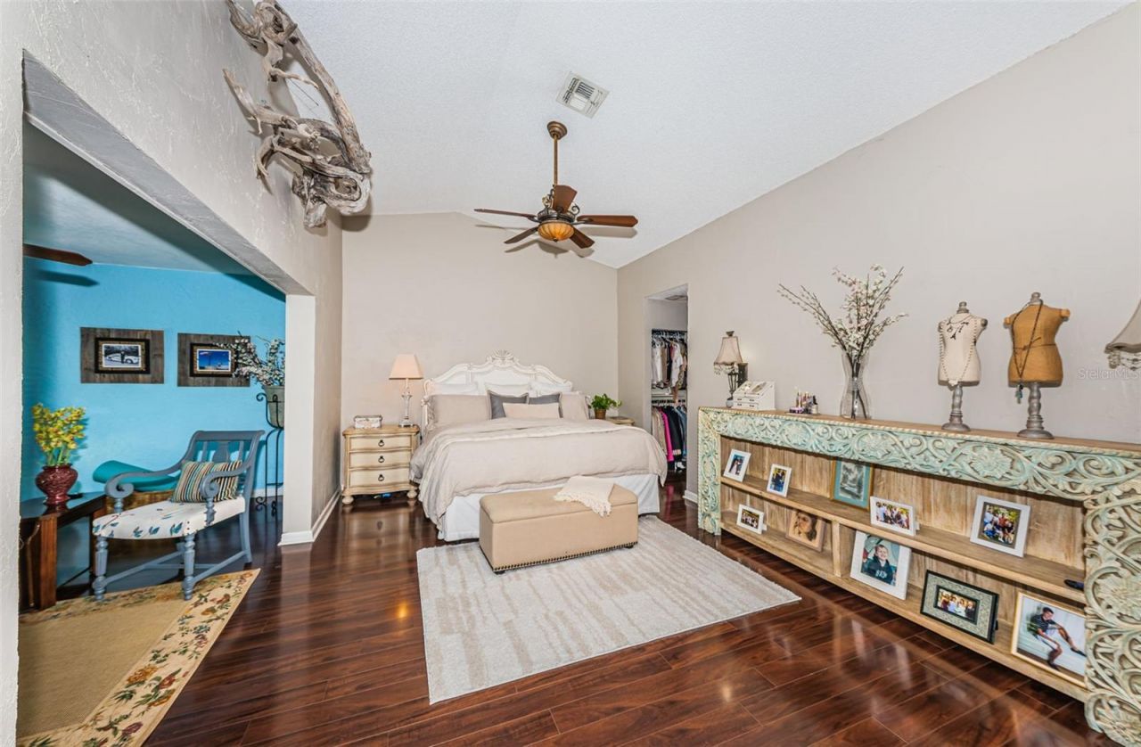 990 San Carlos Court Ne, Saint Petersburg, FL 33702 Photo