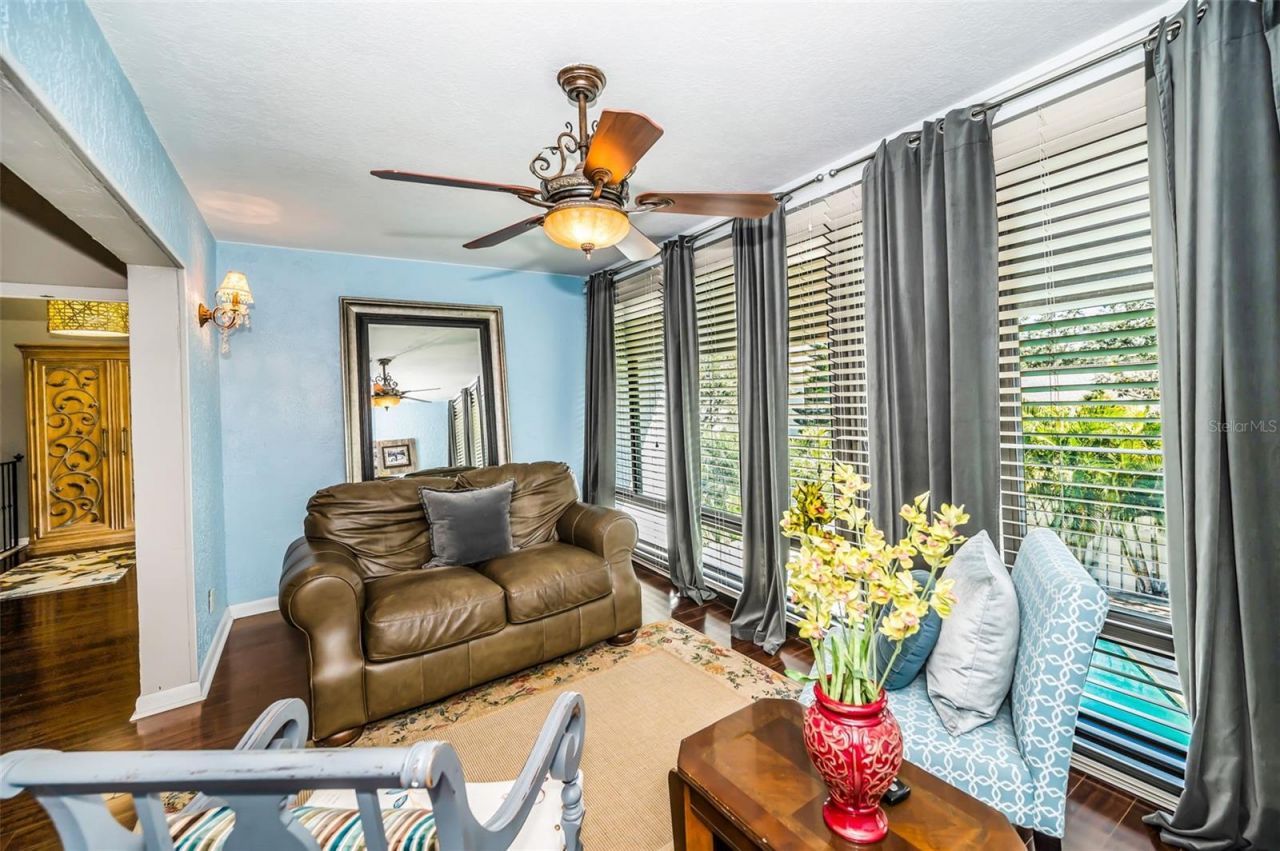 990 San Carlos Court Ne, Saint Petersburg, FL 33702 Photo