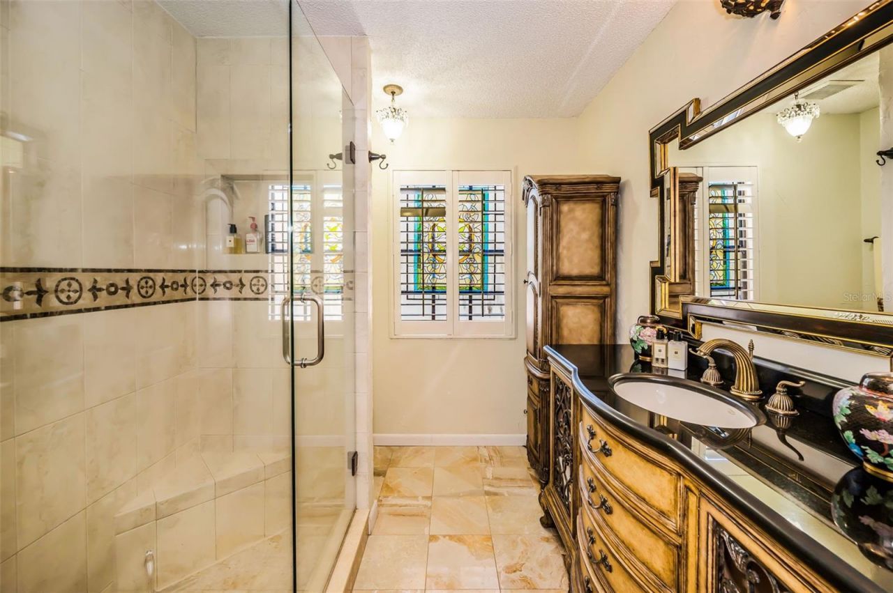 990 San Carlos Court Ne, Saint Petersburg, FL 33702 Photo