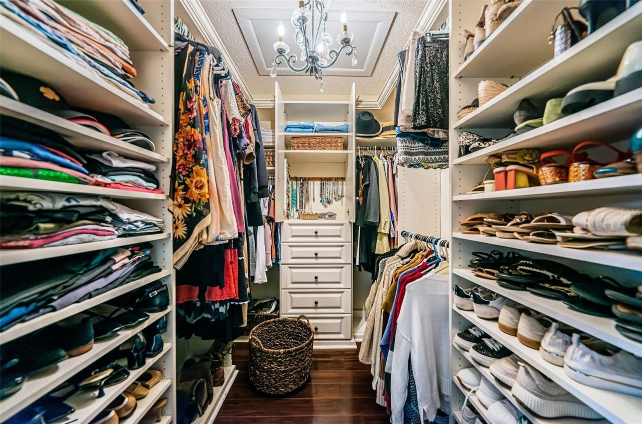 990 San Carlos Court Ne, Saint Petersburg, FL 33702 Photo