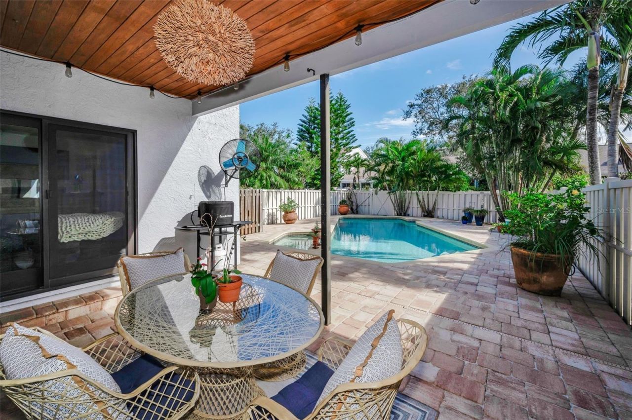 990 San Carlos Court Ne, Saint Petersburg, FL 33702 Photo