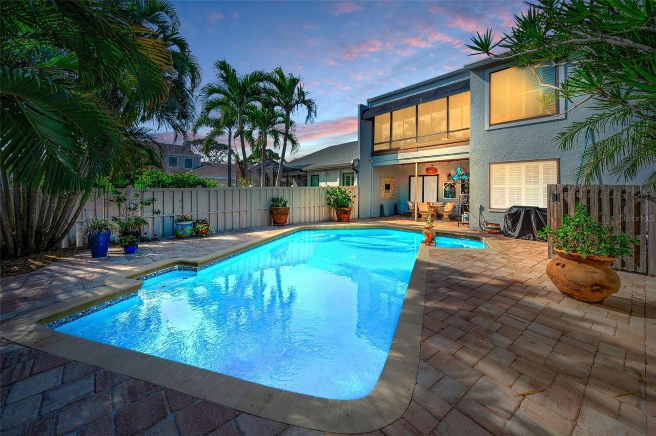 990 San Carlos Court Ne, Saint Petersburg, FL 33702 Photo