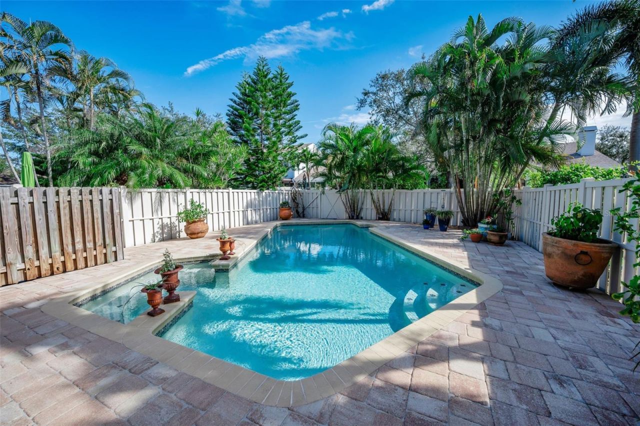 990 San Carlos Court Ne, Saint Petersburg, FL 33702 Photo