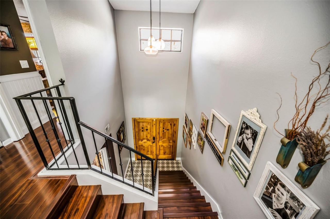 990 San Carlos Court Ne, Saint Petersburg, FL 33702 Photo