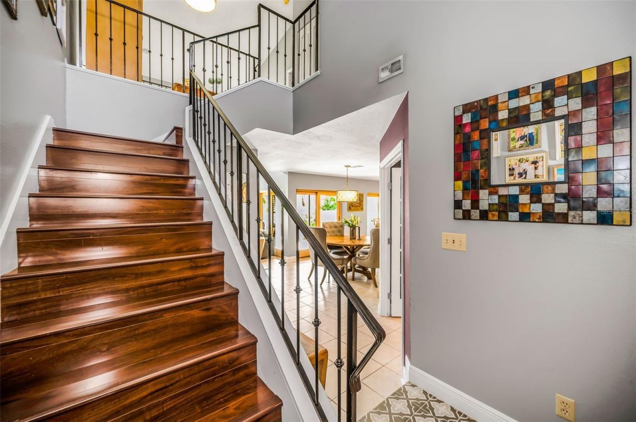 990 San Carlos Court Ne, Saint Petersburg, FL 33702 Photo