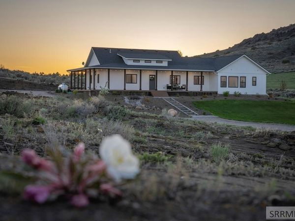1032 E Butte Road, MENAN, ID 83434