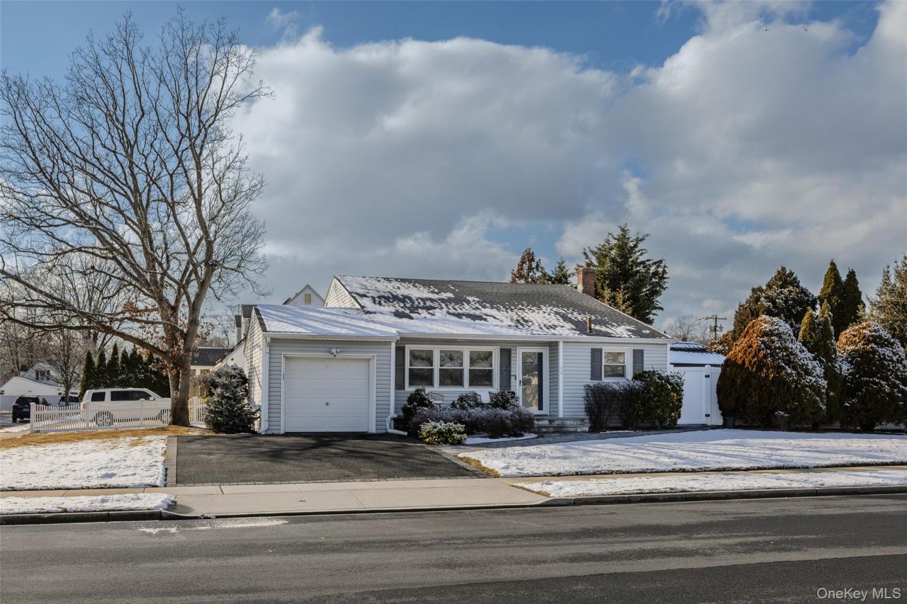 36 Hart Street, Farmingdale, NY 11735 Main Photo