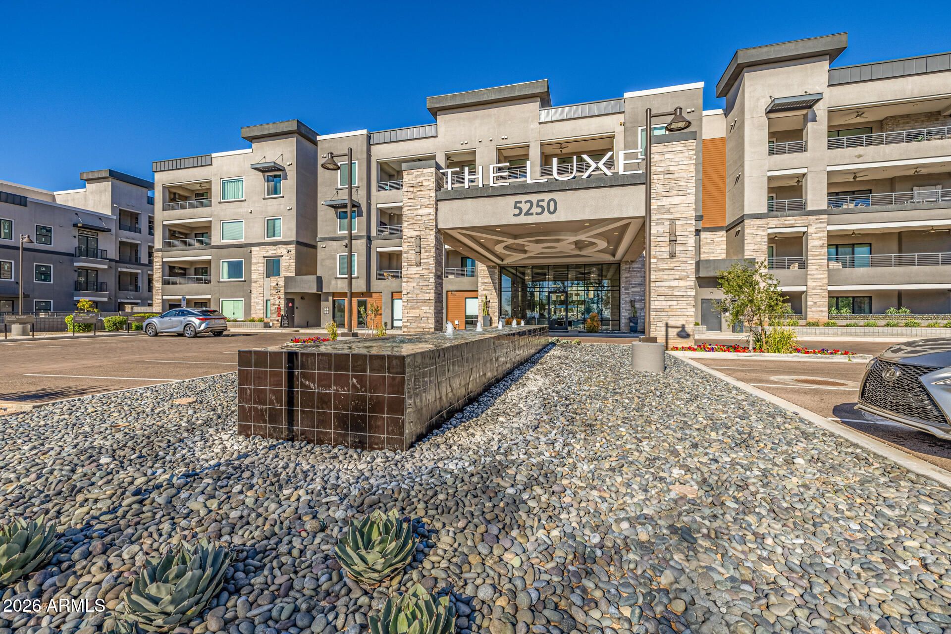 5250 E Deer Valley Drive, Unit 156, Phoenix, AZ 85054 Main Photo