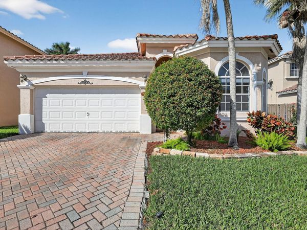 2130 NW 100th Ave, Pembroke Pines, FL 33024