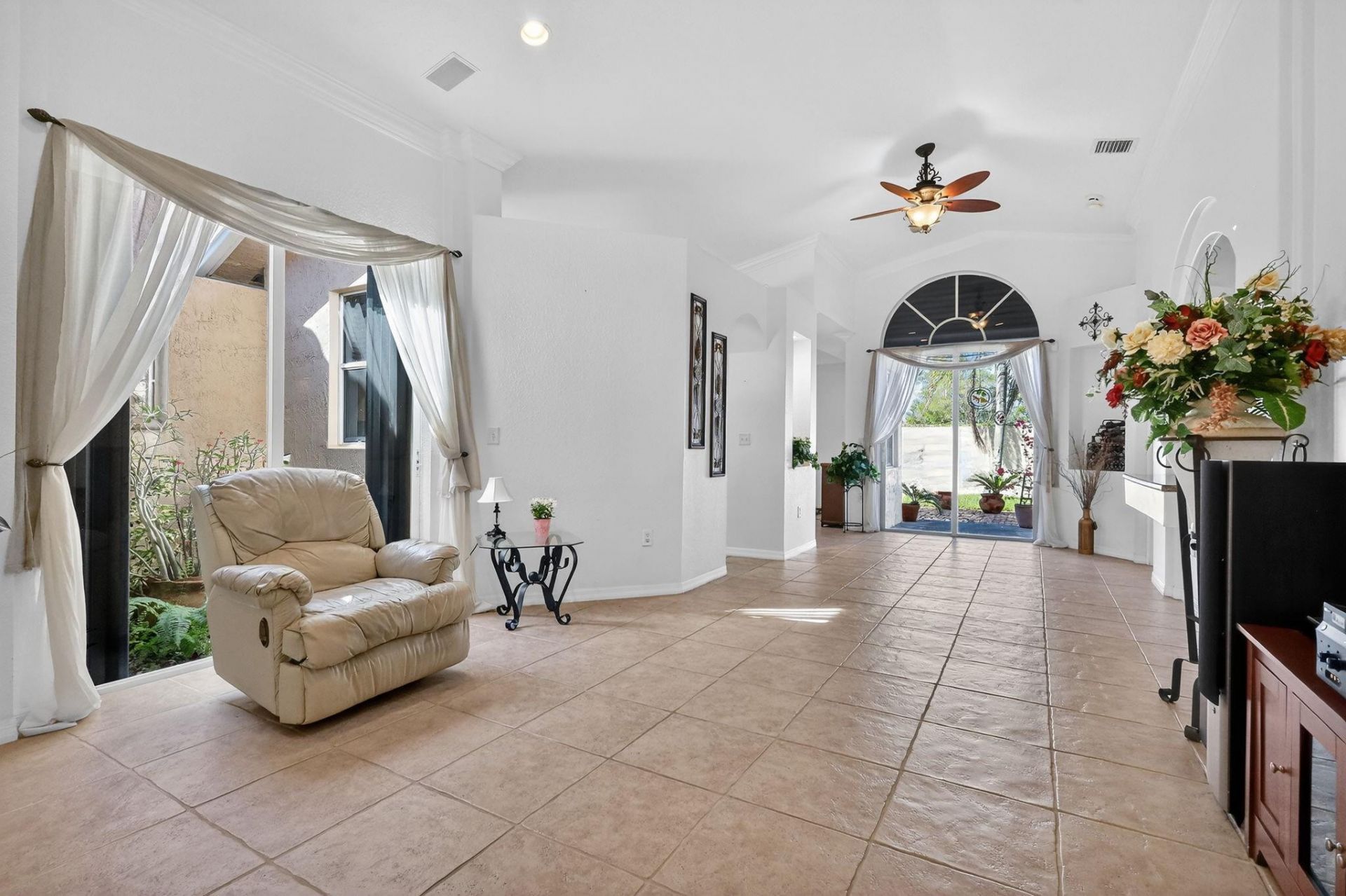 2130 NW 100th Avenue, Pembroke Pines, FL 33024 Photo