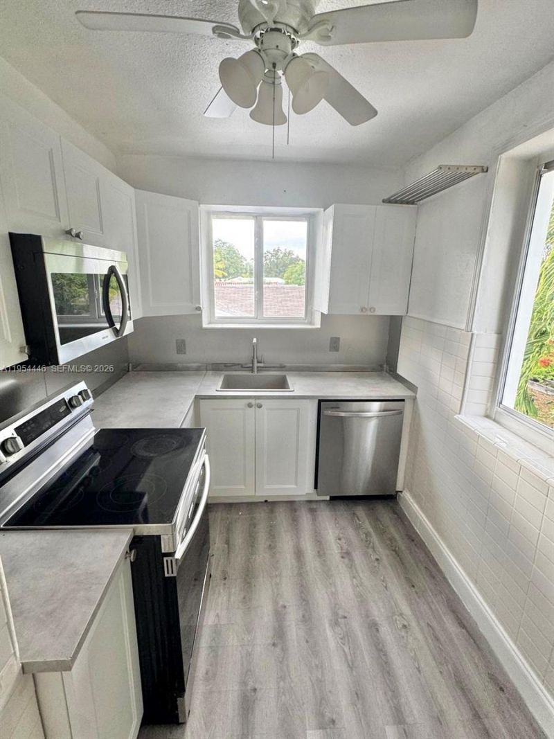 555 NE 70th St , Unit 2nd floor, Miami, FL 33138 Photo