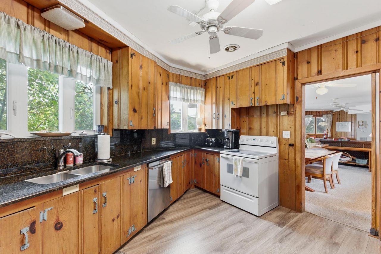 2804 Marshall Boulevard Photo 14