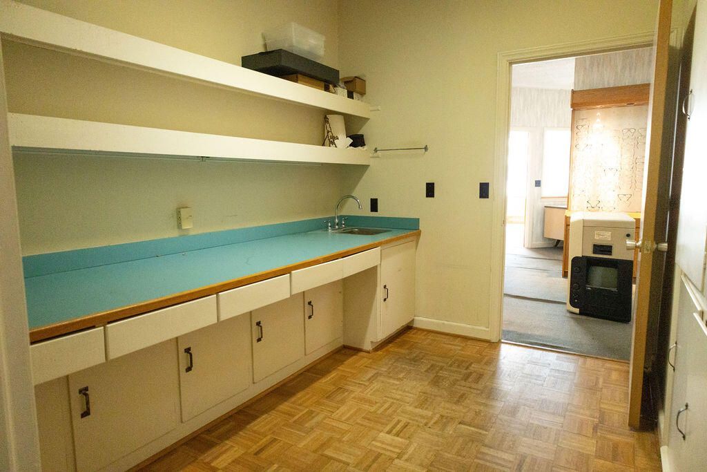 449 E Washington Street  Photo 23