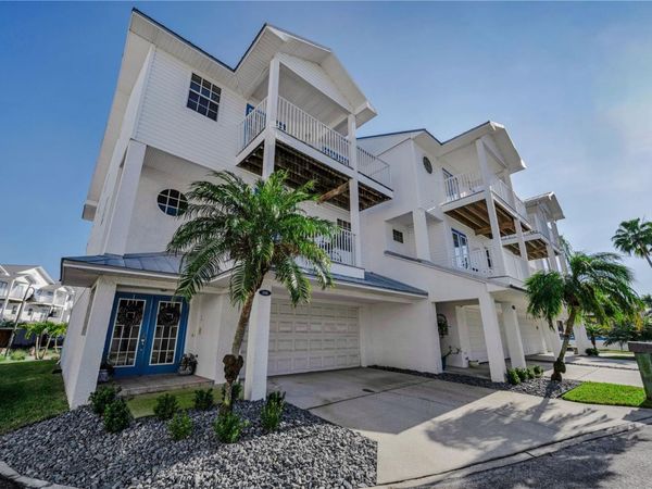 106 YACHT CLUB CIRCLE, NORTH REDINGTON BEACH, FL 33708
