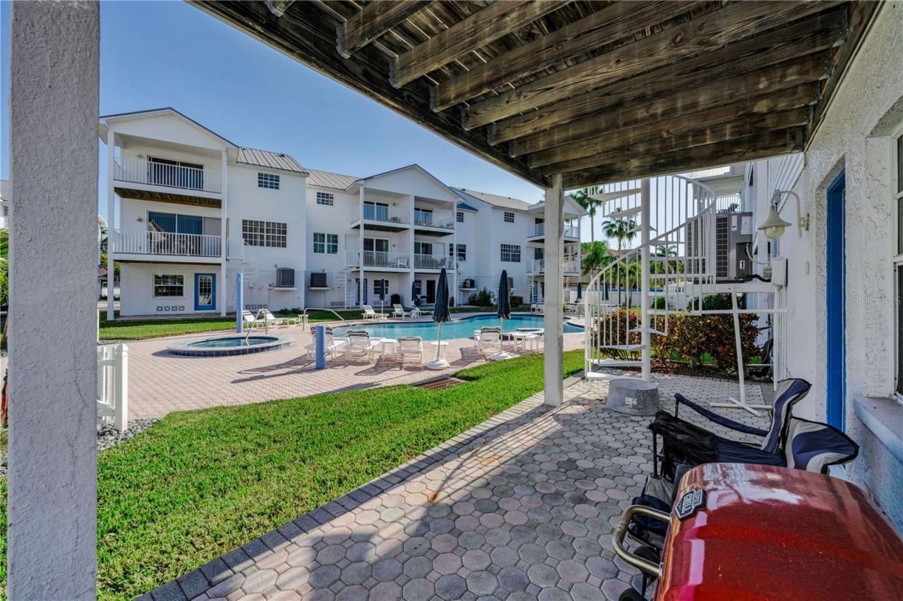 106 Yacht Club Circle, North Redington Beach, FL 33708 Photo