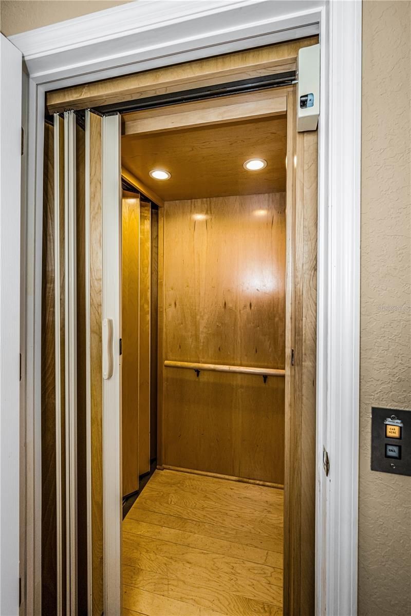 106 Yacht Club Circle, North Redington Beach, FL 33708 Photo