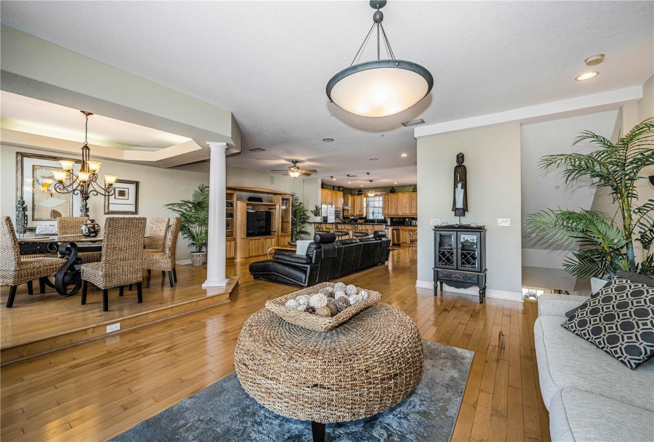 106 Yacht Club Circle, North Redington Beach, FL 33708 Photo