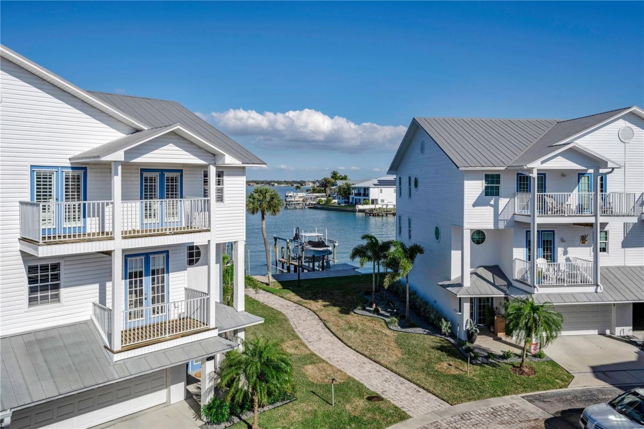106 Yacht Club Circle, North Redington Beach, FL 33708 Photo