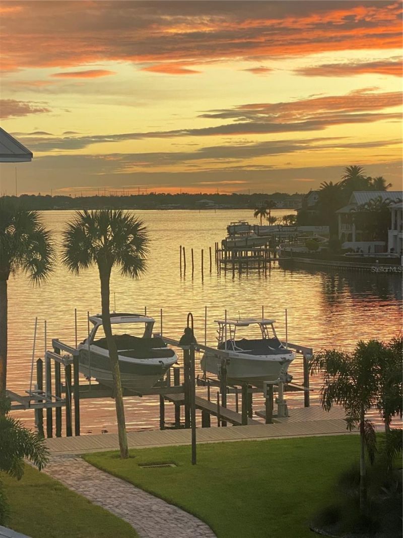 106 Yacht Club Circle, North Redington Beach, FL 33708 Photo