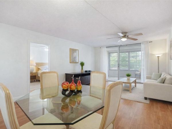 2650 NW 49th Avenue, Unit 320, Lauderdale Lakes, FL 33313