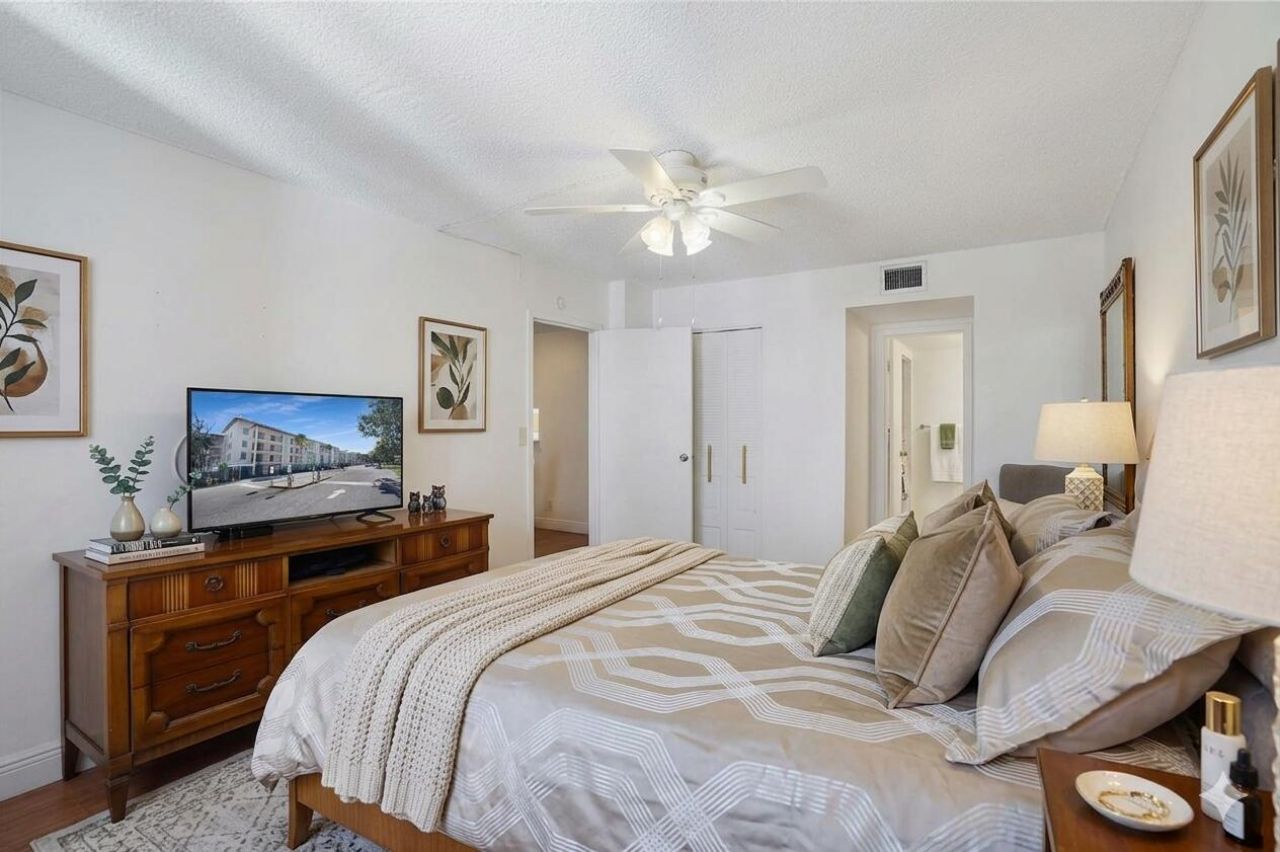 2650 NW 49th Avenue, Unit 320, Lauderdale Lakes, FL 33313 Photo