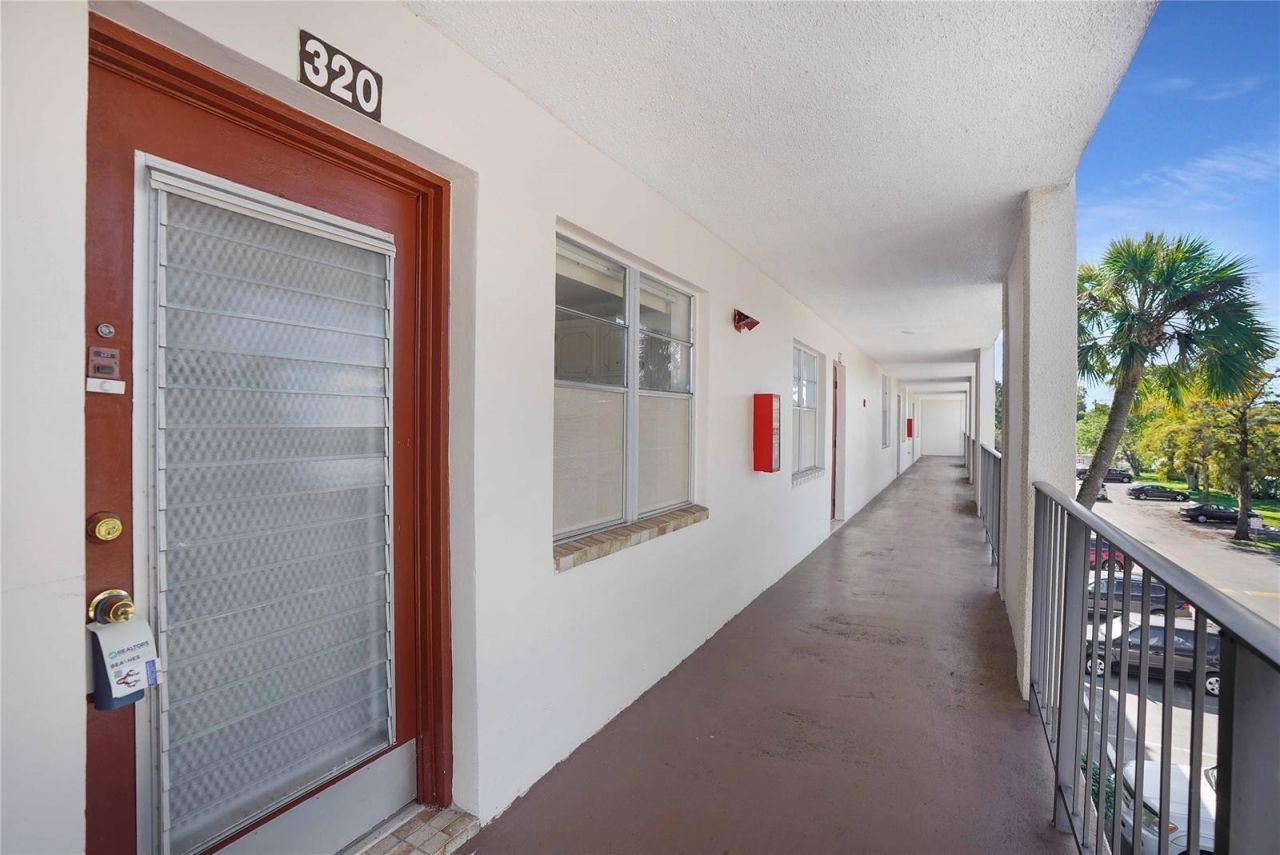 2650 NW 49th Avenue, Unit 320, Lauderdale Lakes, FL 33313 Photo