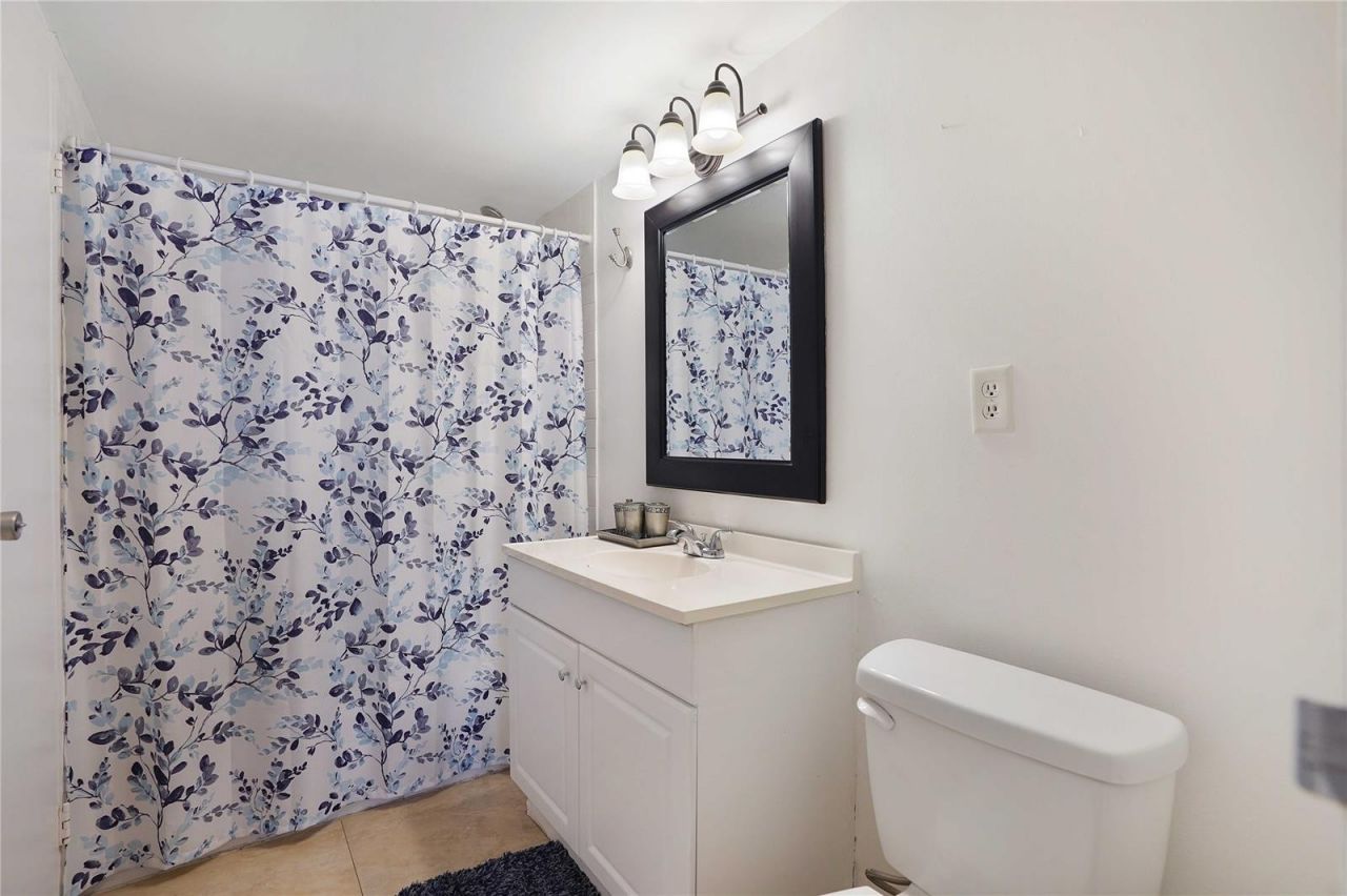 2650 NW 49th Avenue, Unit 320, Lauderdale Lakes, FL 33313 Photo