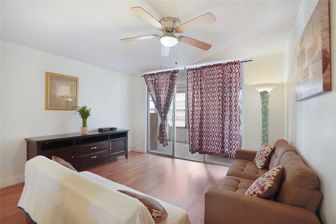 2650 NW 49th Avenue, Unit 320, Lauderdale Lakes, FL 33313 Photo