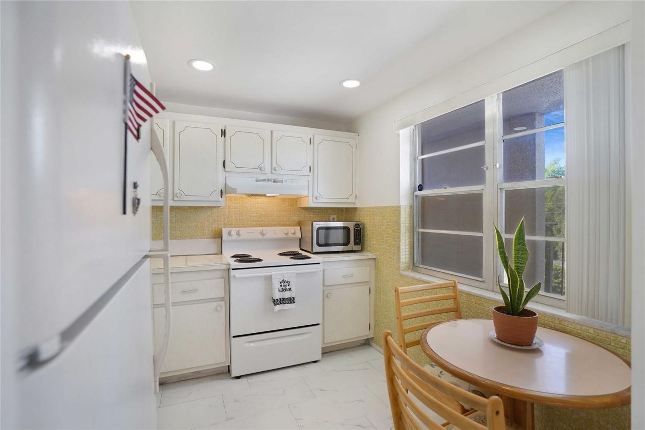 2650 NW 49th Avenue, Unit 320, Lauderdale Lakes, FL 33313 Photo