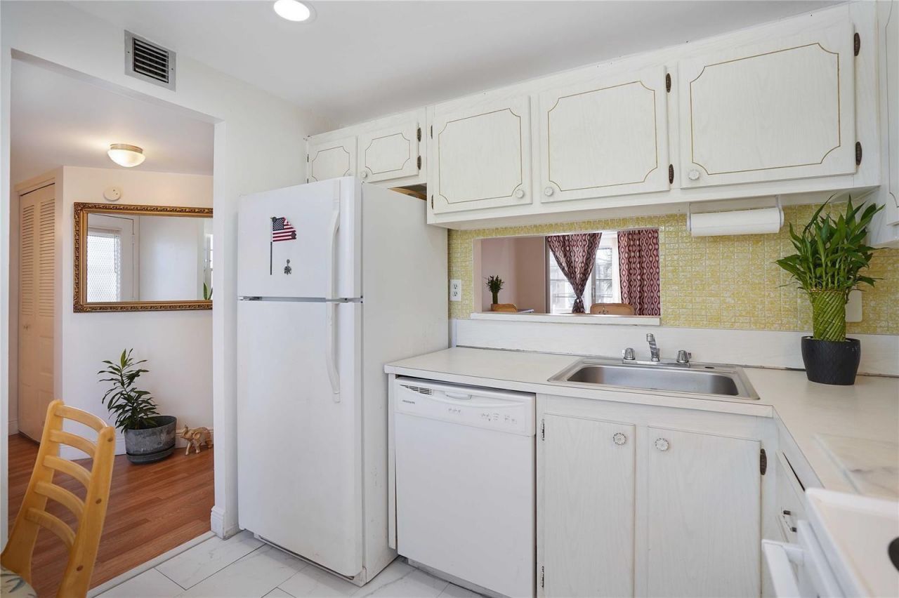 2650 NW 49th Avenue, Unit 320, Lauderdale Lakes, FL 33313 Photo