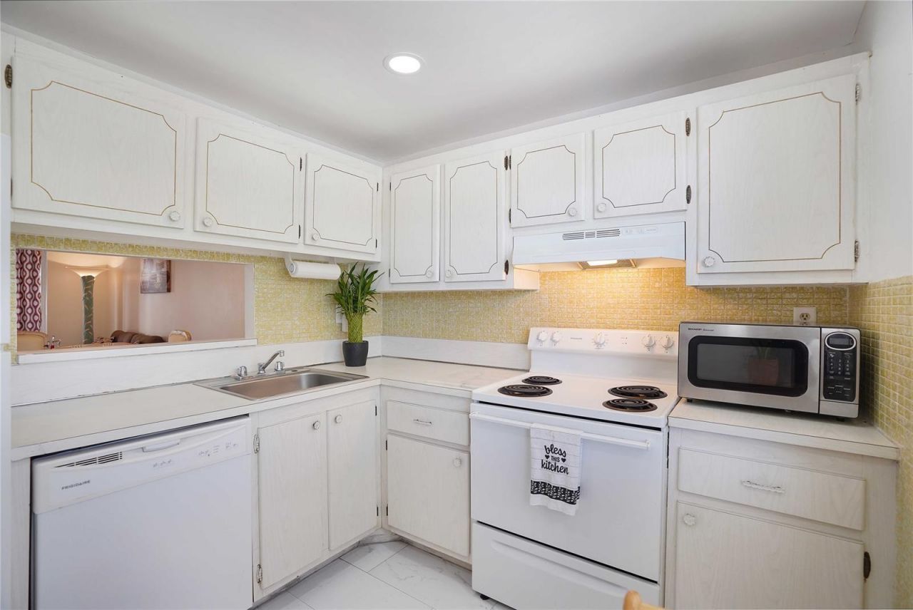 2650 NW 49th Avenue, Unit 320, Lauderdale Lakes, FL 33313 Photo