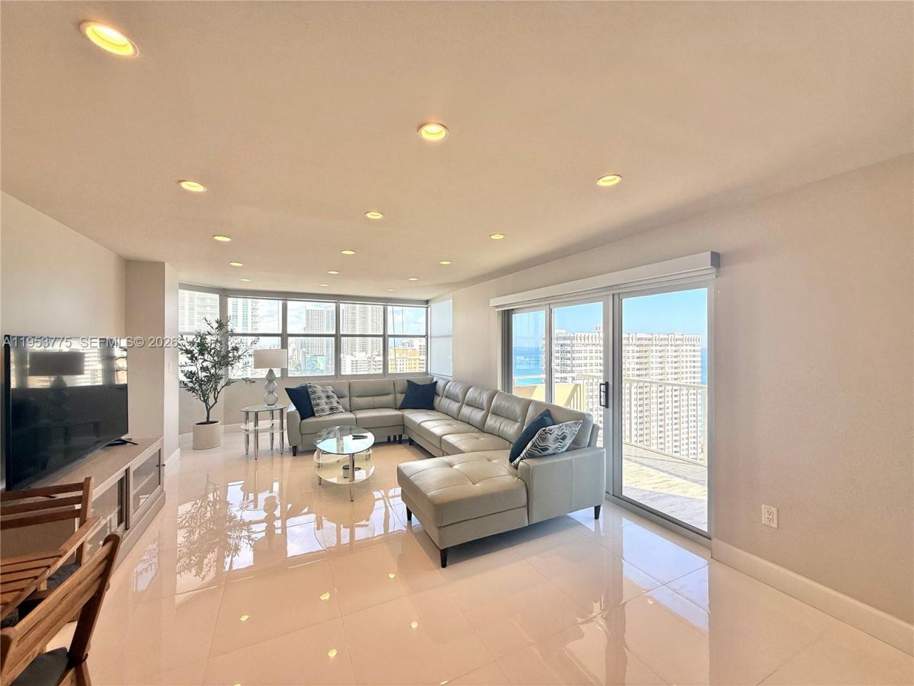 1985 S Ocean Dr, Unit 22P, Hallandale Beach, FL 33009 Photo