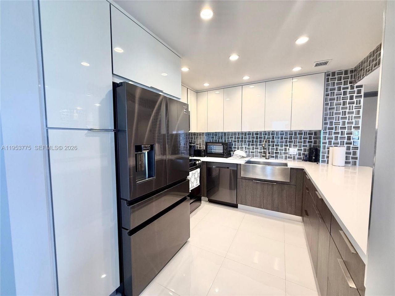1985 S Ocean Dr, Unit 22P, Hallandale Beach, FL 33009 Photo
