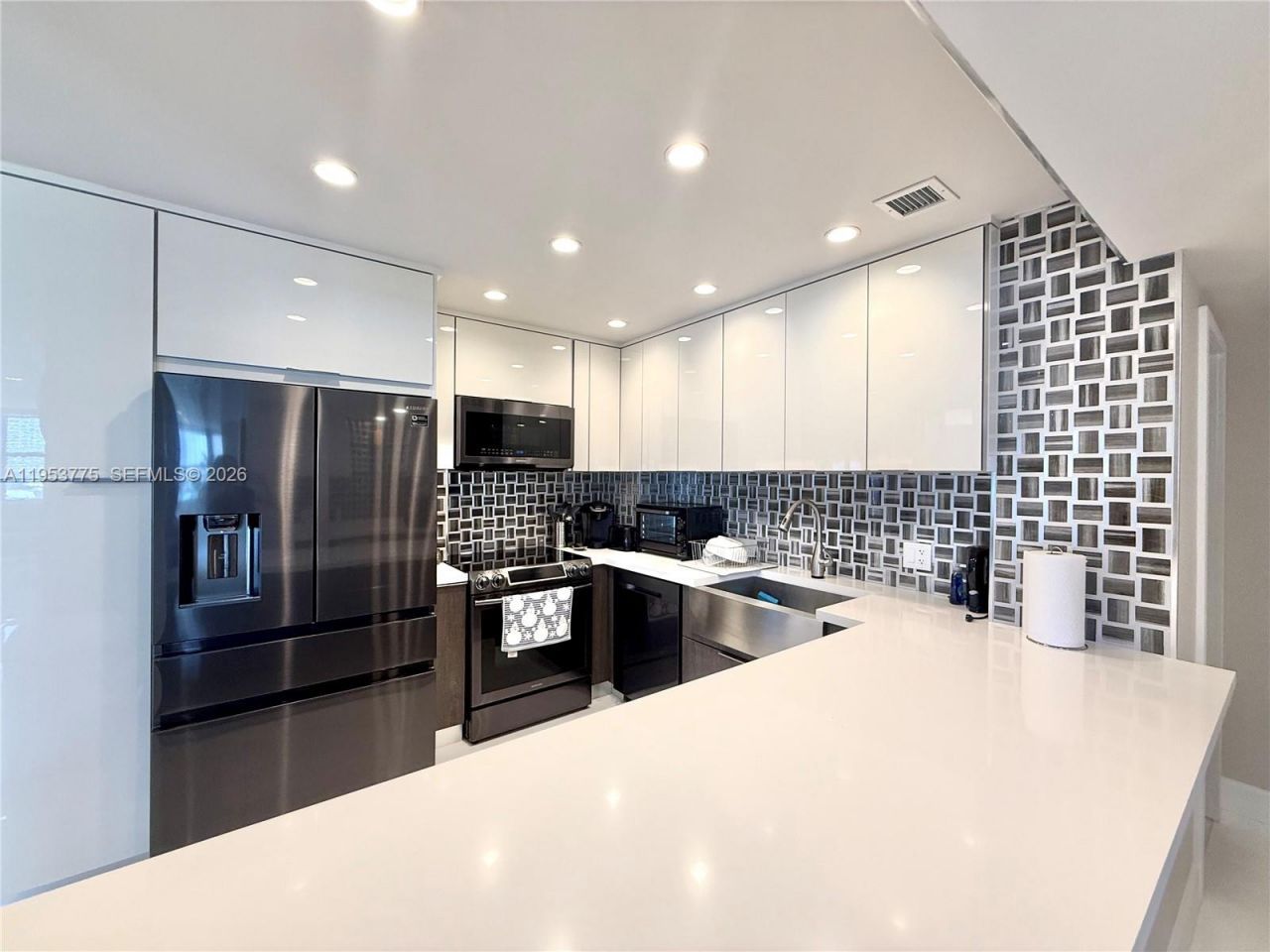 1985 S Ocean Dr, Unit 22P, Hallandale Beach, FL 33009 Photo