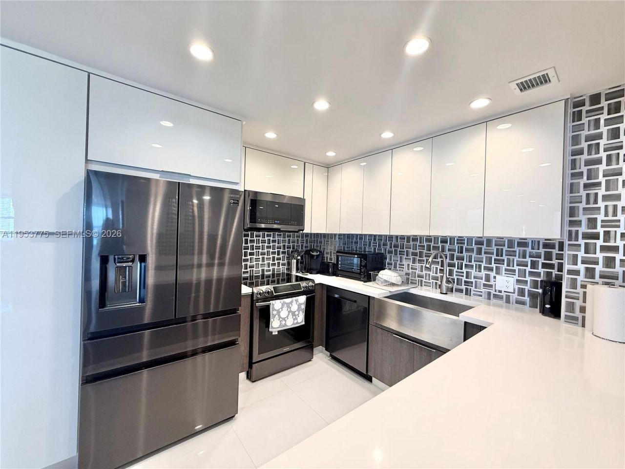 1985 S Ocean Dr, Unit 22P, Hallandale Beach, FL 33009 Photo