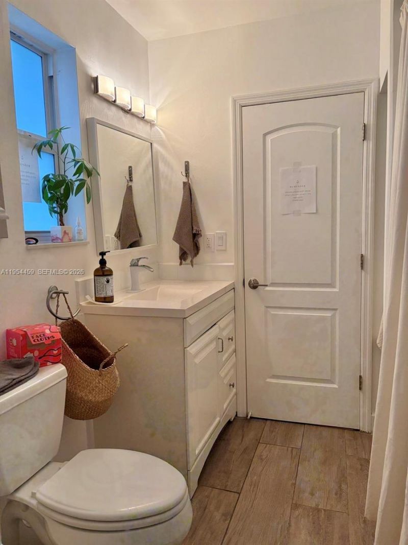 555 NE 70th St, Unit 1st floor, Miami, FL 33138 Photo