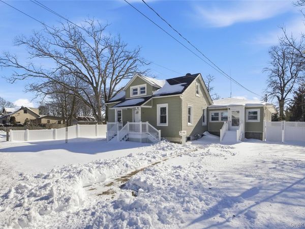 78 Roslyn Street, Islip Terrace, NY 11752