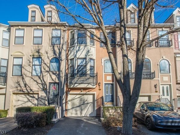 404 Manchester Dr, Nutley, NJ 07110