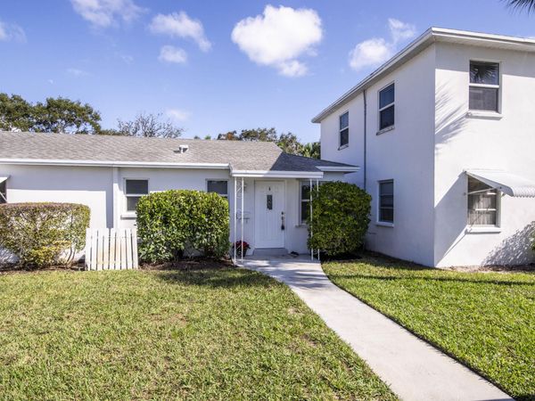 10084 Meridian Way N, Unit 4, Palm Beach Gardens, FL 33410