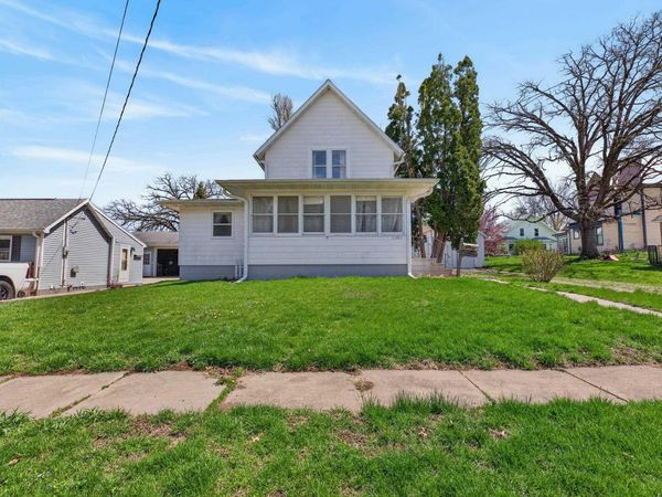 105 Taylor Street, Traer, IA 50675
