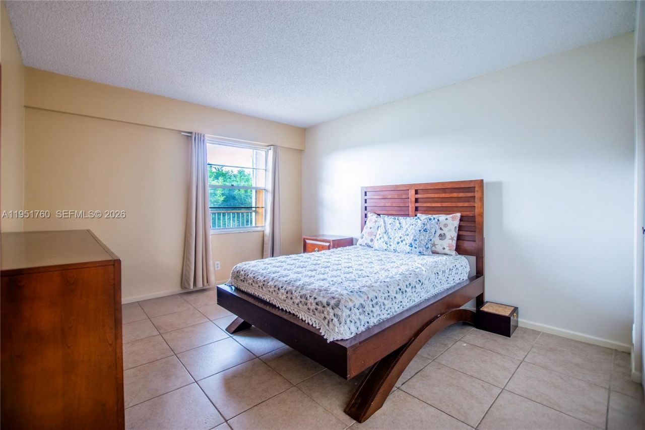13475 SW 9th St, Unit 410A, Pembroke Pines, FL 33027 Photo