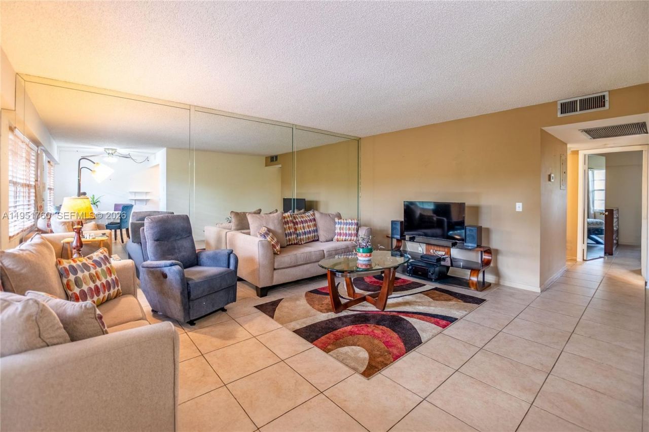 13475 SW 9th St, Unit 410A, Pembroke Pines, FL 33027 Photo